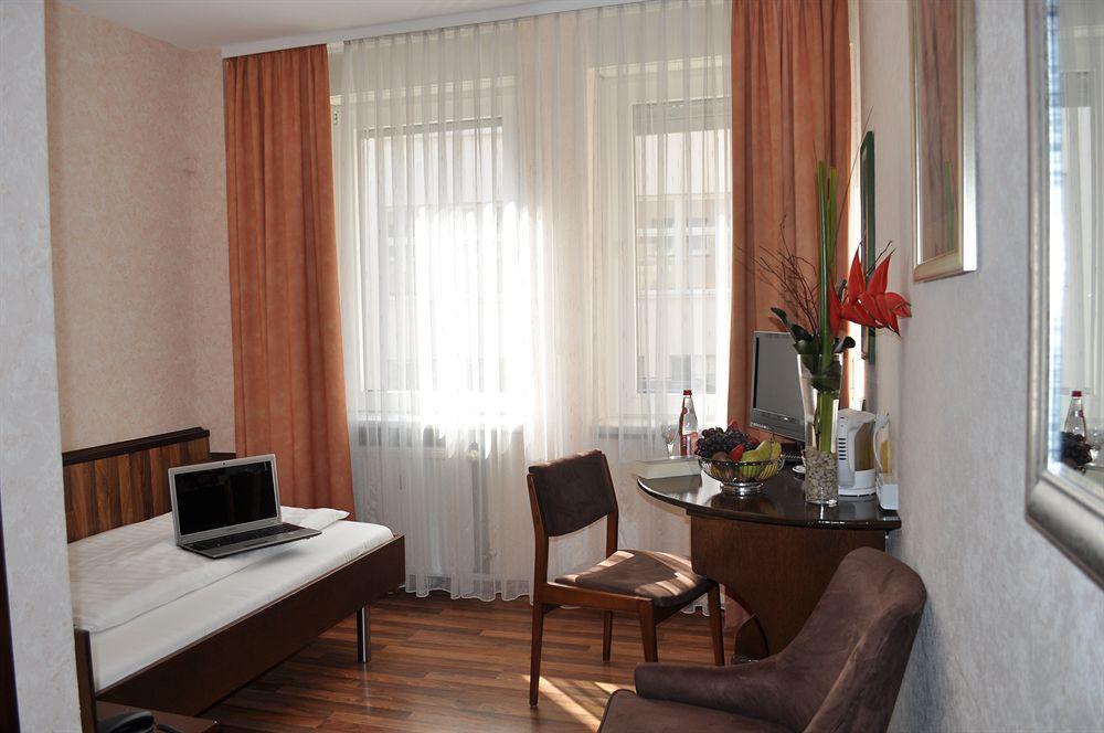 Hotel Astoria Frankfurt am Main Exteriör bild