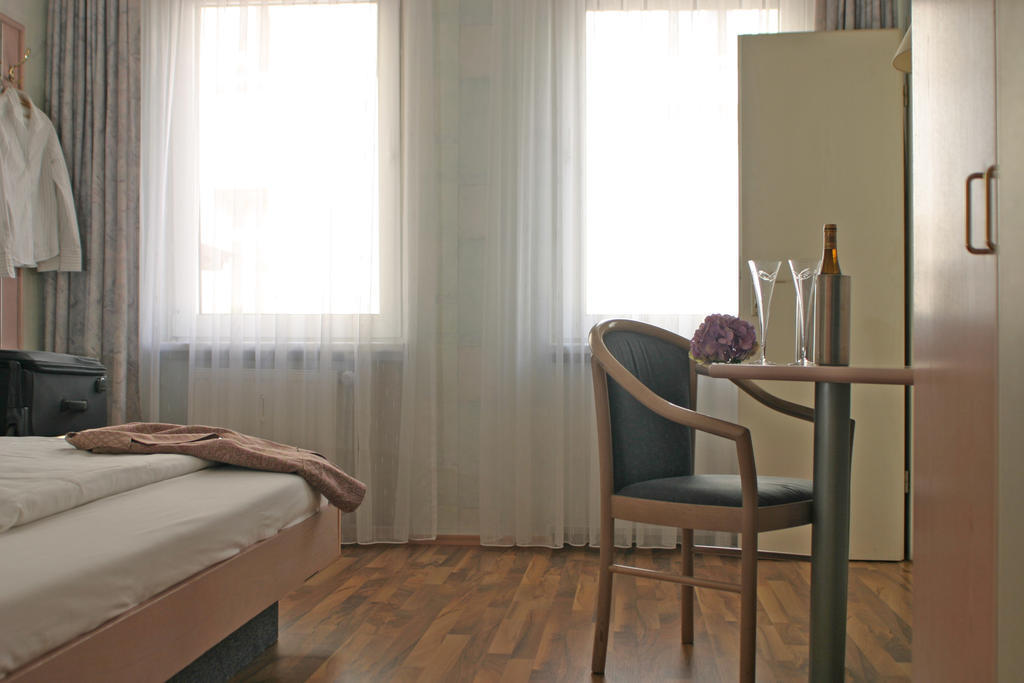 Hotel Astoria Frankfurt am Main Rum bild
